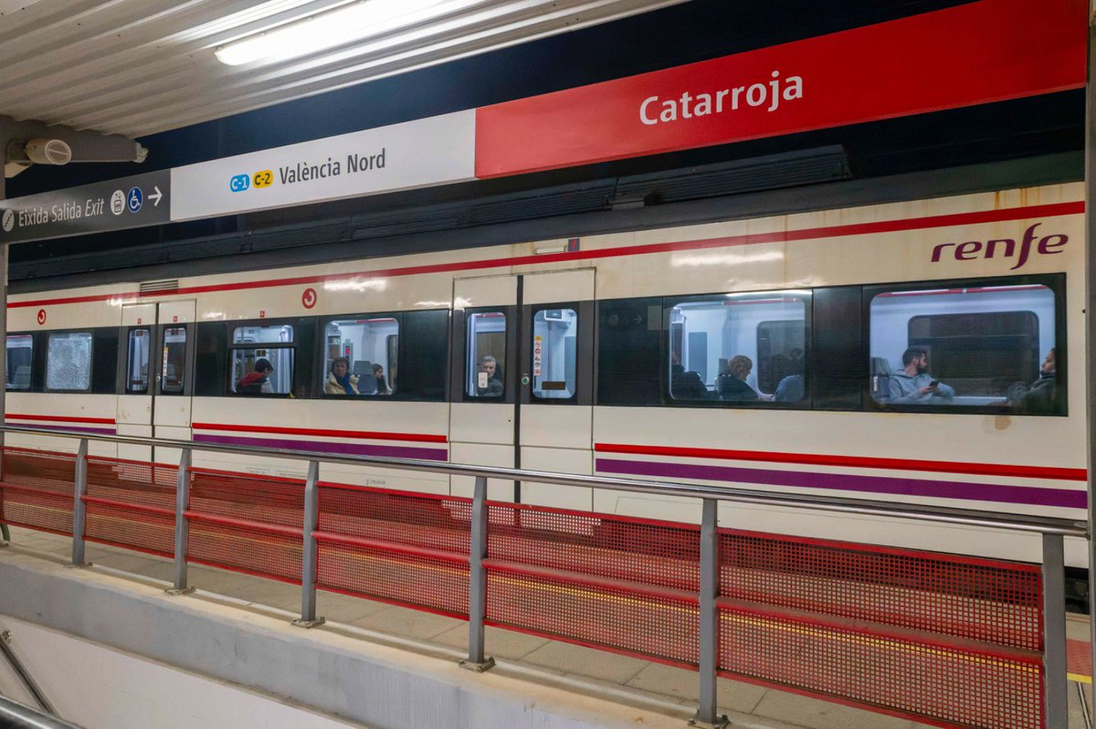 oscar_puente_'s tweet photo. Es bonito ver sonreír a gente que ha sufrido mucho. Valencia va recuperando poco a poco esa sonrisa. https://t.co/oCse9NBiiv
