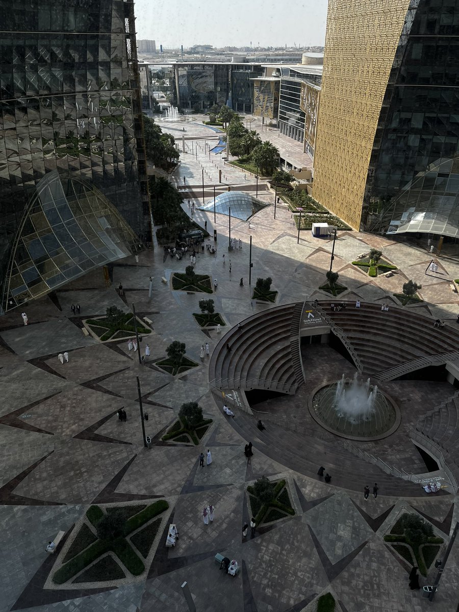 بدأت شغل في شركة لين! ✨🚀

تجربة جديدة تجمع بين الصحة الرقمية وحبي للجينوم 🧬 حماس كبير للتعلم والمساهمة في تطوير حلول مبتكرة. 

دعواتكم لي بالتوفيق في هالرحلة!