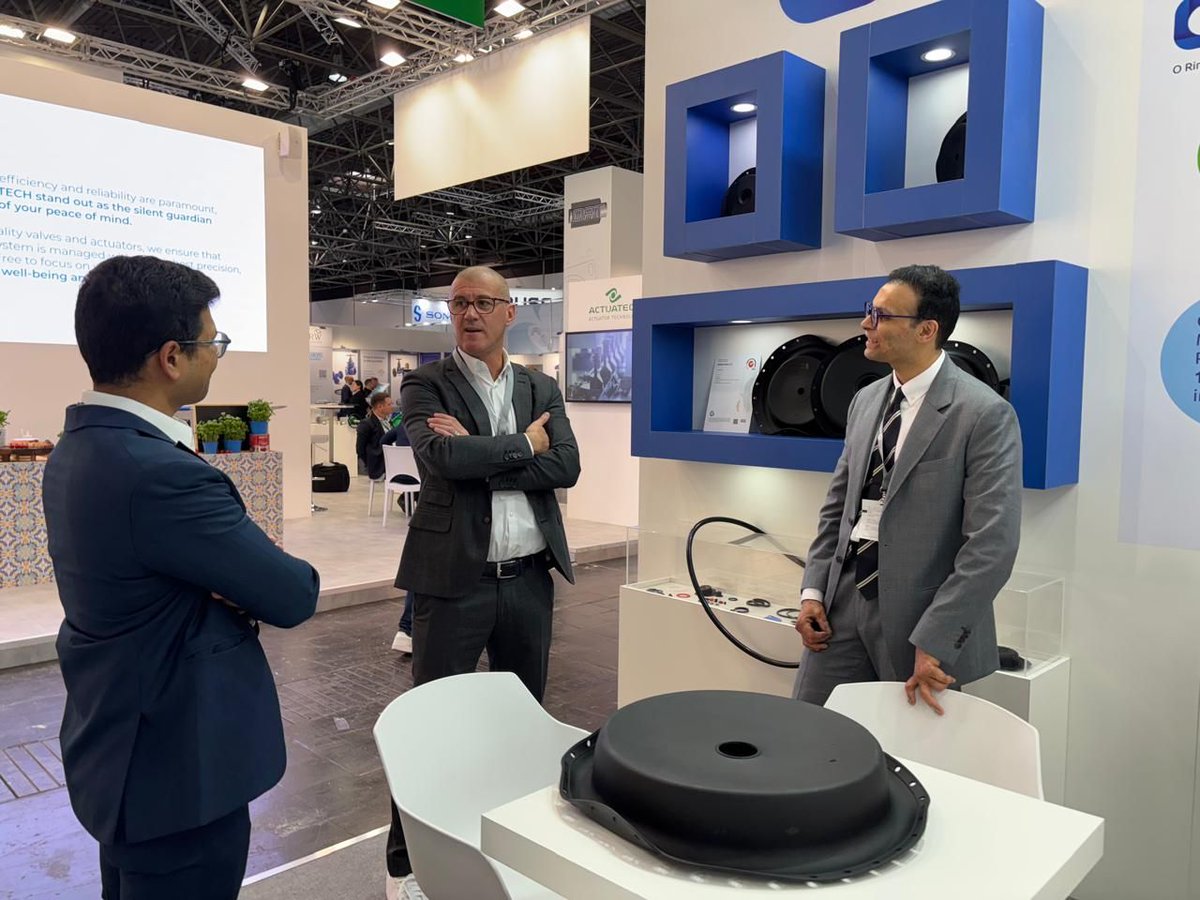 RubberHarkesh's tweet image. Day 1 at #ValveWorldExpo2024 was a success! 🌍 From showcasing custom-engineered rubber solutions to insightful discussions, we made connections that matter. Stay tuned for more highlights from Düsseldorf! 📍 Hall 3/C 57 #EngineeringInnovation #RubberSolutions
