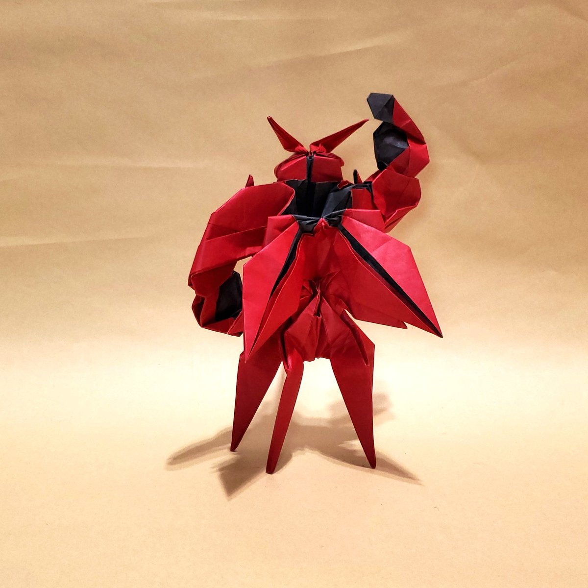 #ぽへアート
折り紙一枚で「マッシブーン」を折ってみました

ポリ２も折りたいなー

紙：クラフト紙+薄葉紙 80cm
設計：私

折ってる様子はこちら↓
youtube.com/shorts/lzNdNma…