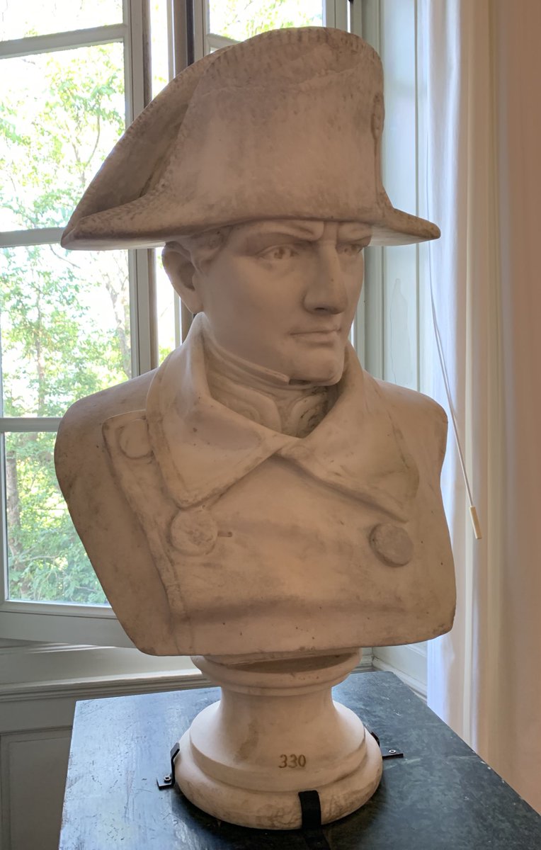 JMCambaceres's tweet image. Déjeuner avec Prince @JoachimMurat. Regrets que 2 décembre (sacre de #Napoléon,victoire #Austerlitz) n’ait pas été +commémoré en #France. Évocation vin «Officier Cambacérès» La Gravette @de_la16842 .Relance du Rayonnement International Napoléonien:Asie,Afrique. #CharlesBonaparte.