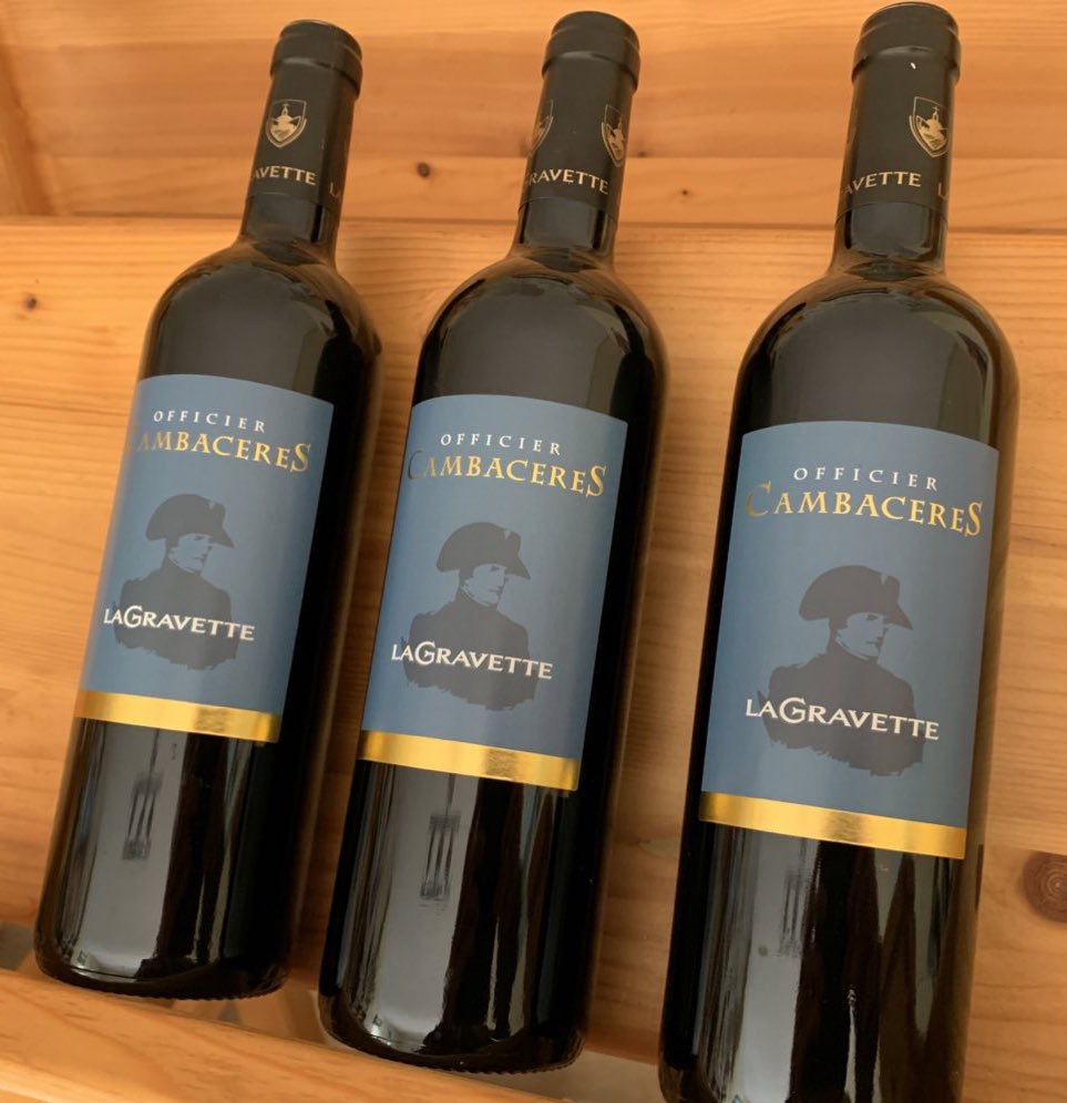 JMCambaceres's tweet image. Déjeuner avec Prince @JoachimMurat. Regrets que 2 décembre (sacre de #Napoléon,victoire #Austerlitz) n’ait pas été +commémoré en #France. Évocation vin «Officier Cambacérès» La Gravette @de_la16842 .Relance du Rayonnement International Napoléonien:Asie,Afrique. #CharlesBonaparte.