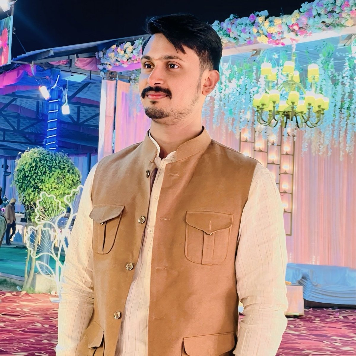 #NewProfilePic
 विरासत में मेहनत मिली है हमें, 
हमारी कहानी हम खुद लिखेंगे ! <a href="/ManeeshSisodiy/">Maneesh Sisodiya</a>