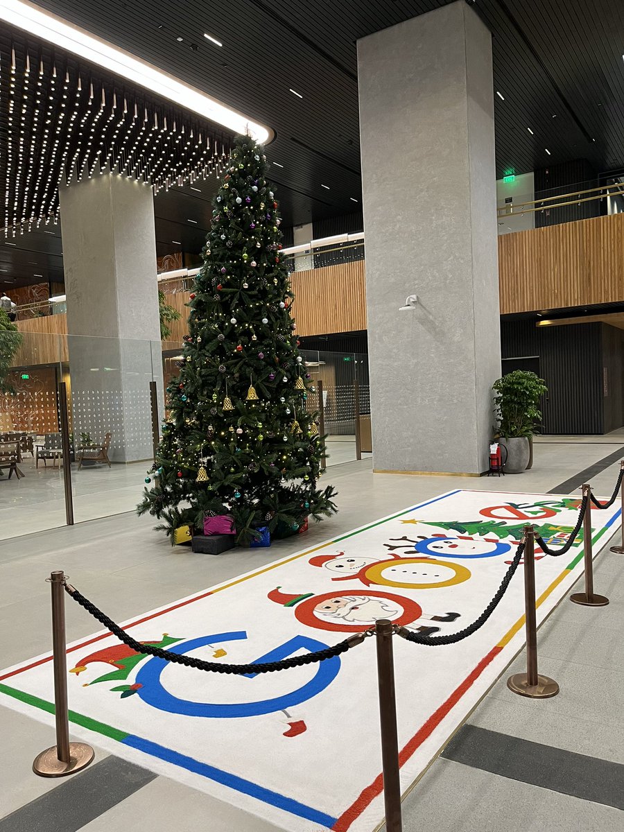 kanupriyasinghh's tweet photo. christmas came early at google 🎄✨
@lifeatgoogle https://t.co/LQWbCczHTK