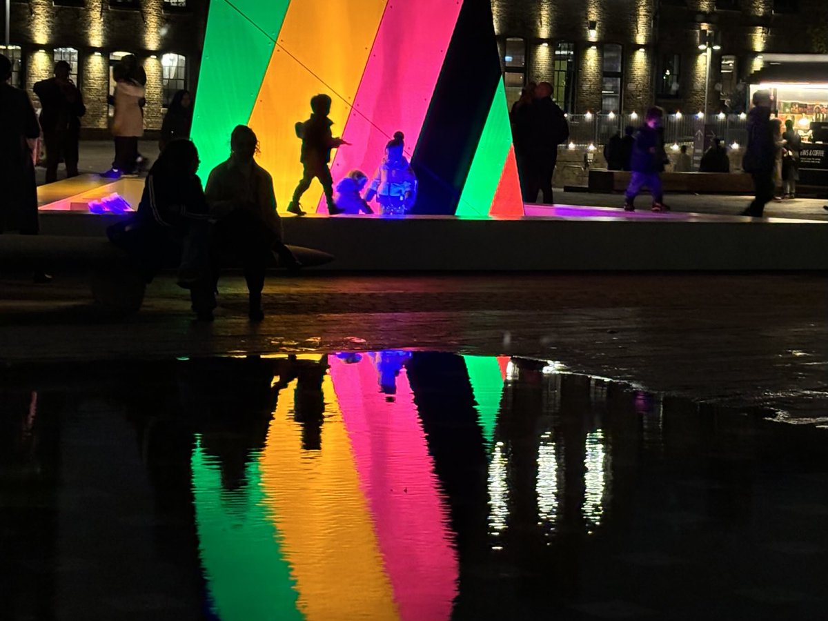 joannaofottawa's tweet photo. Leaving work & walking out onto Granary Square after my final class for the term @UALShortCourses. Feeling so buoyed by the hard work & generosity of my students. Being so close to the source of fresh writing is such a privilege.
#teaching #teachingwriting #london #ual https://t.co/hrGqNbWYSp