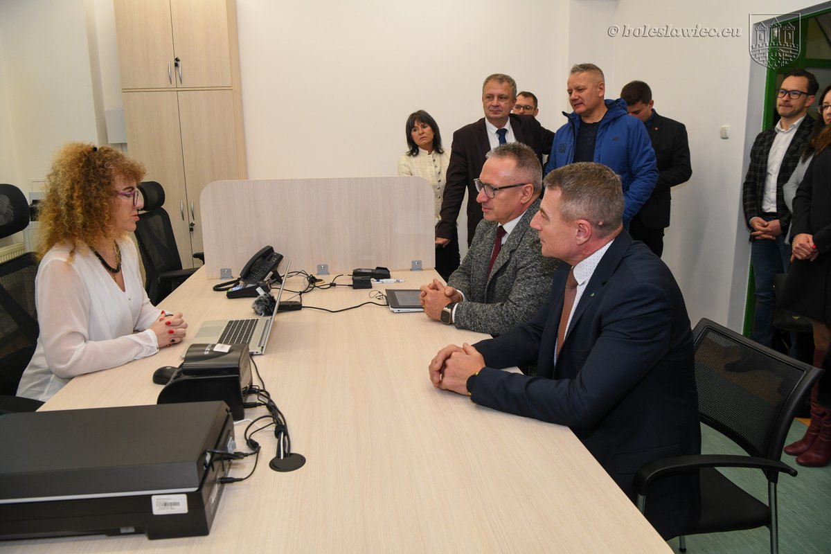 Punkt Paszportowy w Bolesławcu już otwarty.
Punkt  mieści się w Bolesławcu (59-700), w budynku Urzędu Miasta przy pl. Marsz. J. Piłsudskiego 1, na VIII piętrze w pokoju nr 802.
bolesławiec.pl/index.php/aktu…