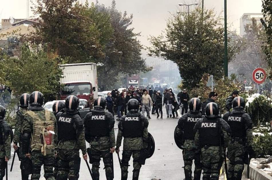 #رشته_توئیت
⏩ از اغتشاشات محتمل ۱۴۰۳ و ۱۴۰۴ چه می دانیم

۱/۱۱

⭕️ با توجه به ریاست جمهوری ترامپ باید منتظر رخ دادن دوباره اغتشاشاتی همانند سال ۹۸ باشیم اما از جنس اغتشاشات ۱۴۰۱. دولت ایران و آمریکا نیز دقیقا همان دولت های سال ۹۸ هستند

👇 ادامه در پست بعد