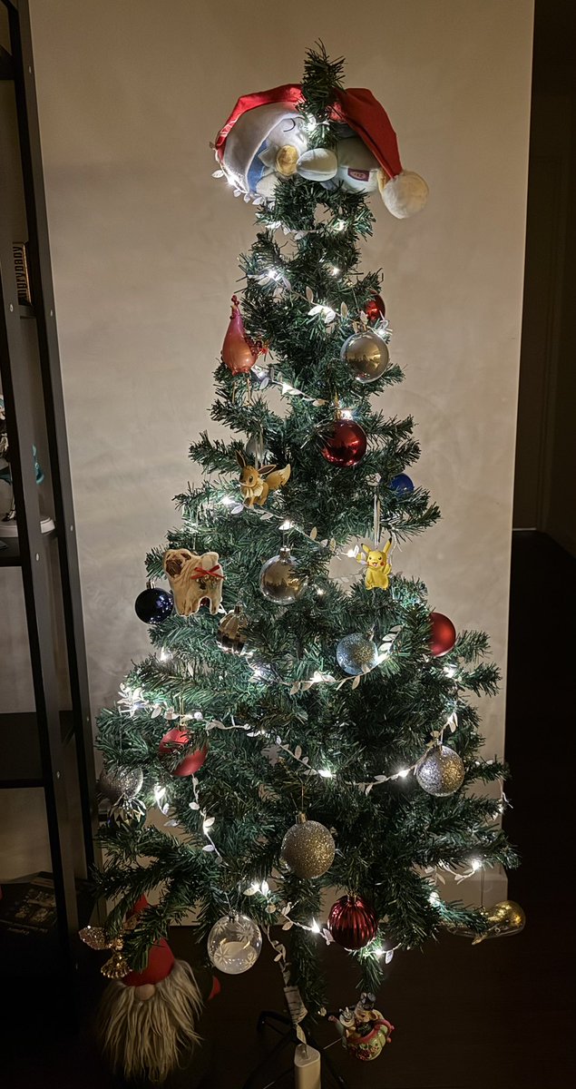 WashedKianTTV's tweet photo. Tree is up in this house! 🎄🎄 https://t.co/ZYvQU91DIc