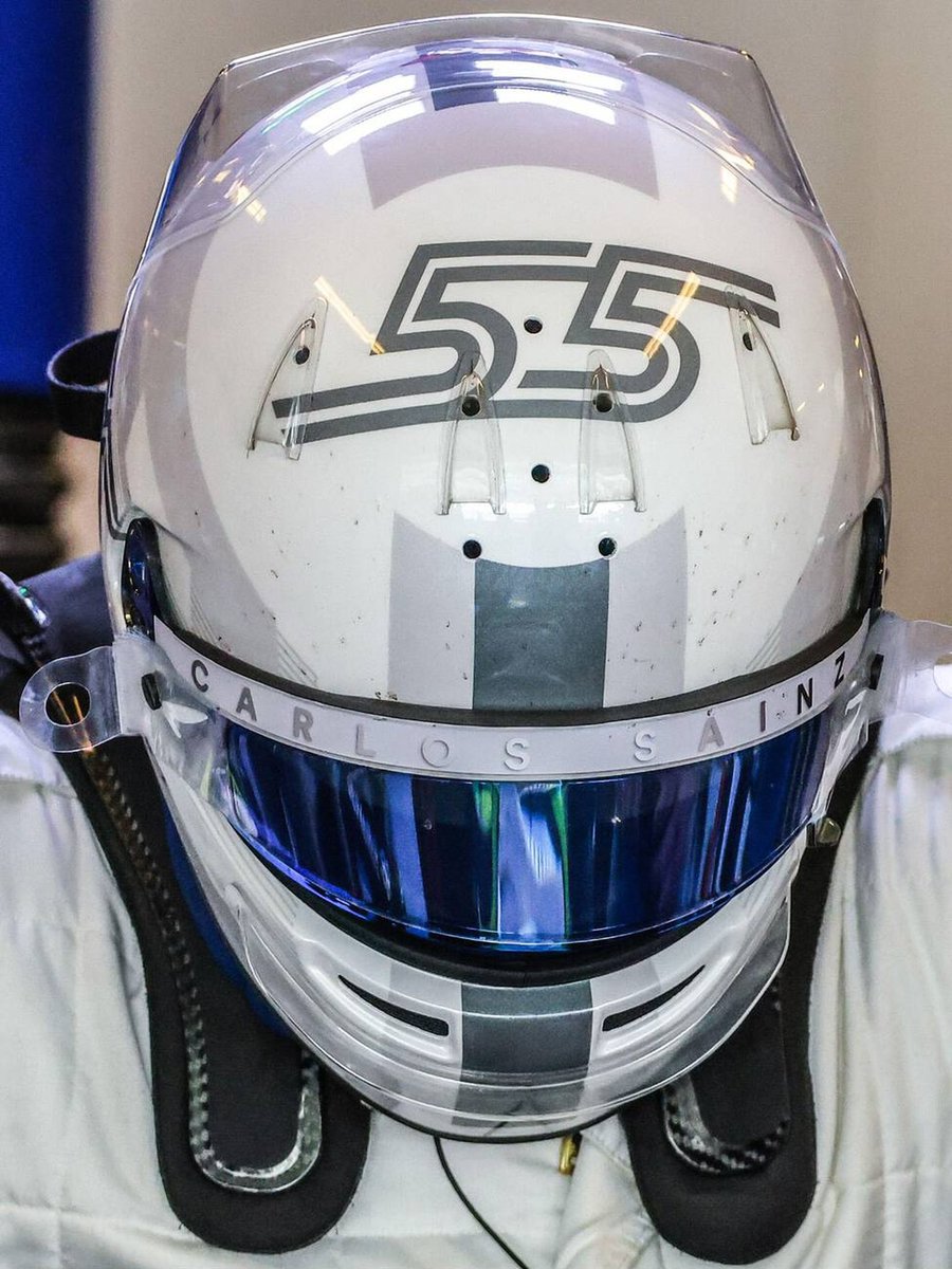sainznificant's tweet photo. dare I say the silver “CARLOS SAINZ” and the blue visor is sexy af. https://t.co/M8OGGi1XJ2