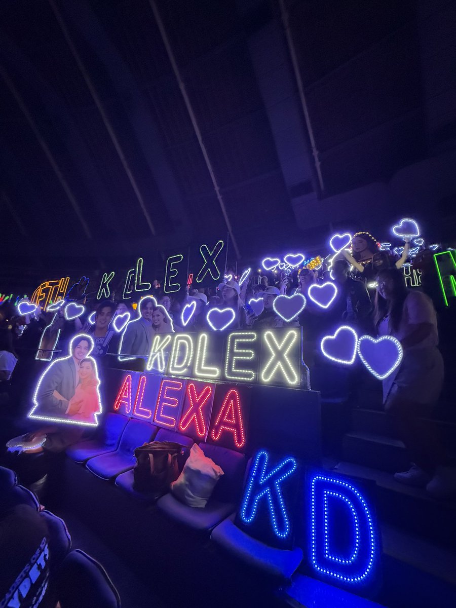 kisofc_'s tweet photo. Maraming maraming salamat, team live! 

MERRY KDLEXMAS SW8THEARTS https://t.co/GcnQWOig1g