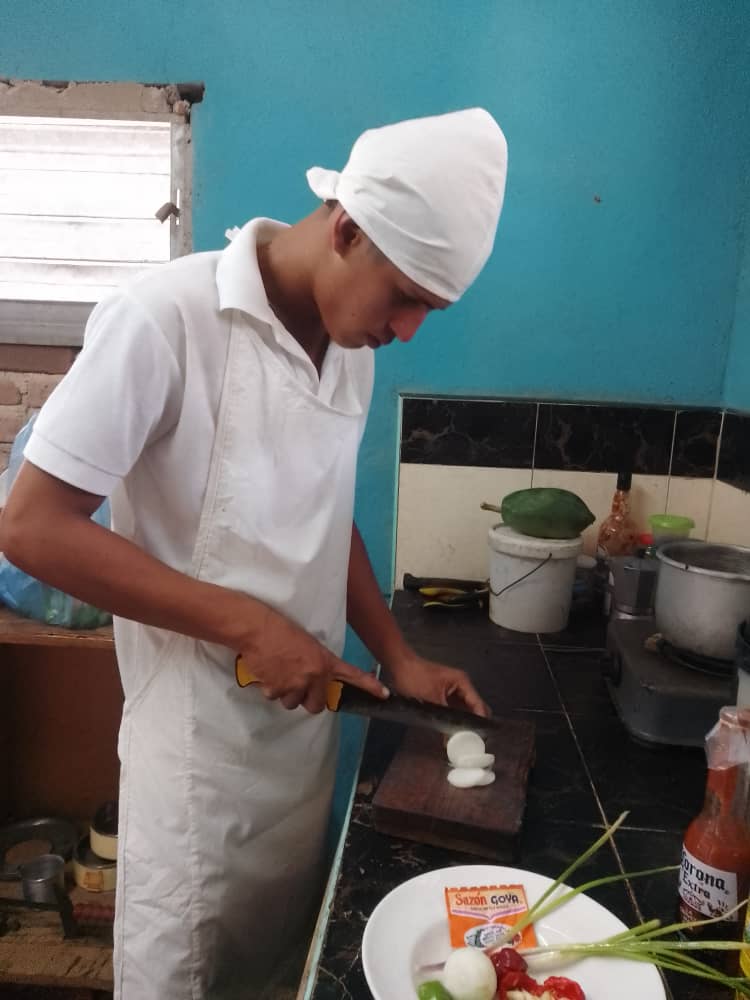 ManifiestoIpa's tweet photo. Examen Final Profesional de la Especialidad Elaboración de Alimentos. Vamos camino al #Futuro #TransformandoEtpCubana @CubaMined @EsquivelJobabo https://t.co/cT506uMRpo