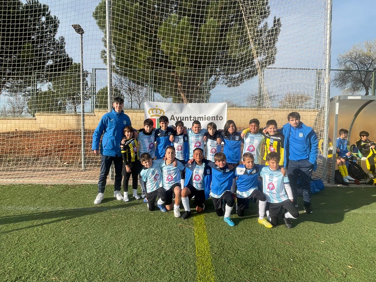 ⚽ 🏆 TORNEO DE QUER

Nuestros Alevines participaron en el torneo de Quer, celebrado el viernes 6 de Diciembre.

#academiaalbiceleste #Academiauhh
#torneo