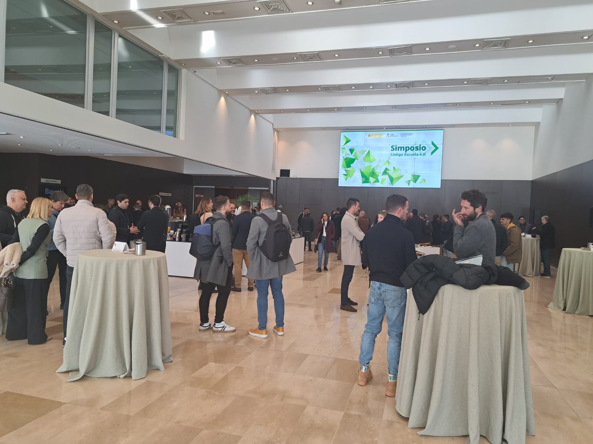 DG_IFP's tweet image. 🖥️🔔Simposio Escuela 4.0. La tecnología al servicio del conocimiento. Preparando el programa para todos los centros sostenidos con fondos públicos. 
📣Comenzamos.