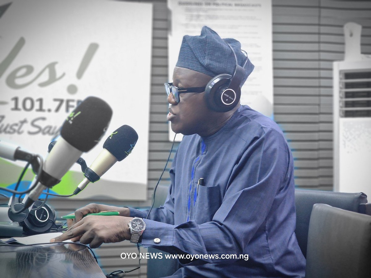 nureni_adeniran's tweet photo. Thank you for hosting me, Yemi Sonde on #yslive 
I also met a good friend, Barr. Akeem Agbaje in the studio. https://t.co/csrXslgfkc