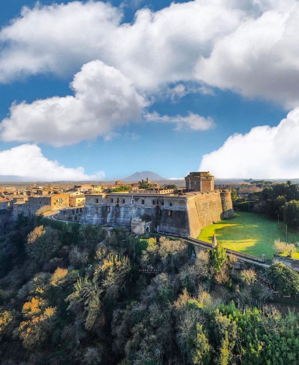 visit_lazio's tweet image. #CivitaCastellana, borgo nella #Tuscia ricco di necropoli e santuari. Già nell'epoca preromana raggiunse un alto livello di civiltà come capitale del popolo italico dei Falisci

📷 Ig giorgioteti

#VisitLazio #LazioIsMe #LazioEternaScoperta