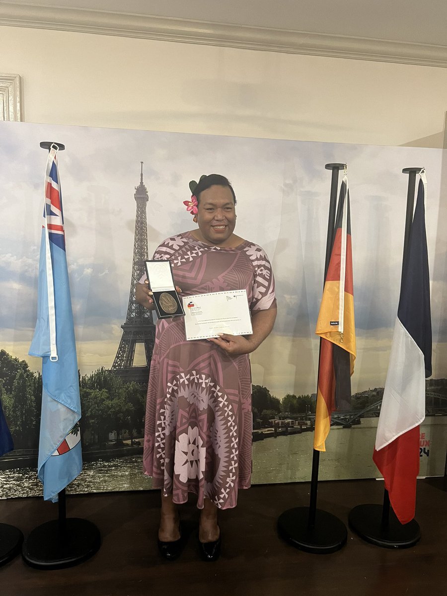 What an evening! The German 🇩🇪 and French 🇫🇷 Embassies in Suva awarded the Franco-German Prize for Human Rights and Rule of Law 2024 to Ms  Ratu Eroni Ledua Dina, an extraordinary advocate for LGBTQI+ rights in Fiji. 🌈💪
#HumanRightsDay