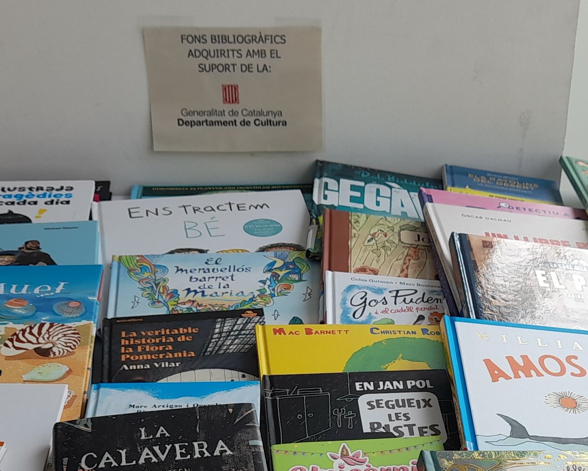 bnavarclessv's tweet image. Ja hem rebut els llibres comprats gràcies a la subvenció de l&apos;Oficina de Suport a la Iniciativa Cultural del Dep. de Cultura de la @gencat .
#osicnavarcles #bibliotequesxbm #bibliotequesbbm @bibliotequescat @bibliotequesxbm @ajnavarcles @cultura_cat