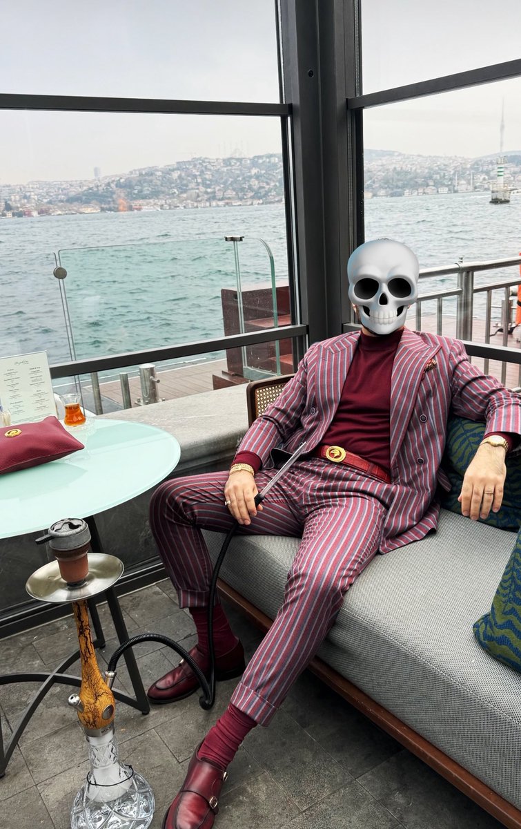 karanows's tweet photo. Yattığın yerden para yok sürekli kovalayacaksın… görüşmelere toplantılara devam ✋🏽🙏🏽 https://t.co/JmvlFULQIB