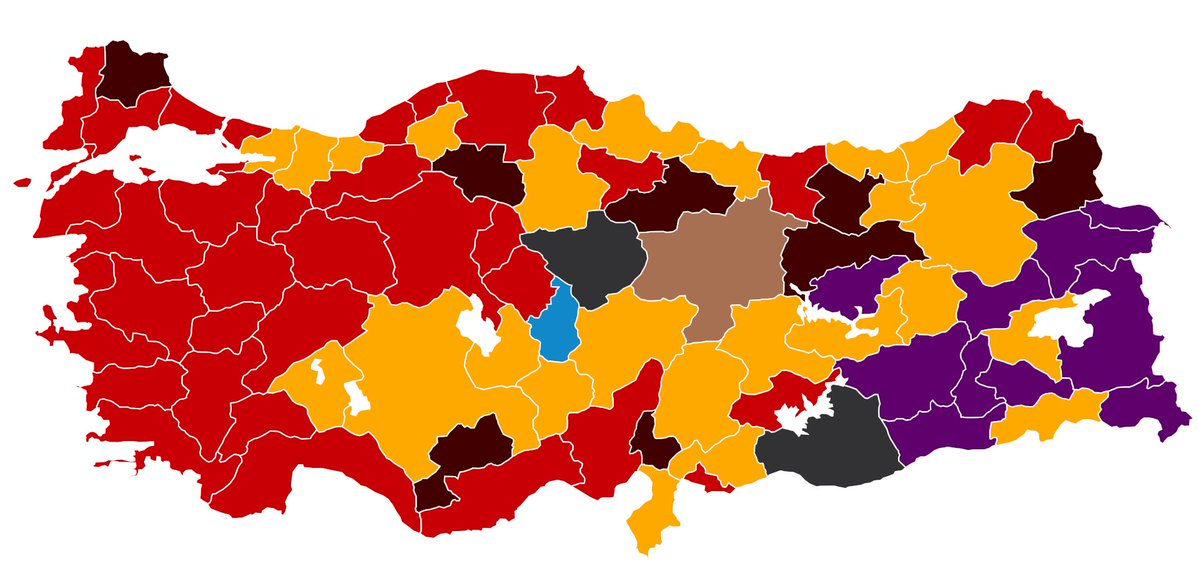 enes_dogan0244's tweet photo. YUSUF (AS) VE YUSUFÇULUK OYNAYANLAR...
Yusuf (as) bulunduğu makamda tam bir iktidar sahibiydi, dilediğini yapabiliyordu ve Allah'ın kendisine öğrettikleriyle hareket ediyordu.
"İşte böylece Yusuf’a, yeryüzünde temkin/imkân/iktidar verdik. Orada dilediği yerde konaklar/dilediği gibi hareket ederdi." 
(12/Yûsuf, 56)
❓Peki, Yusuf (as) kıssasını gerekçe gösterip parti açan, parlamentoya giren, bakanlıklar elde edenler diledikleri gibi davranabiliyorlar mı?

✅Örneğin, çok yakın zamanda bir partinin bir İlçe Başkanı "Şeriat için referandum istiyoruz" diye "sadece bir paylaşım" yaptı, parti tüzüklerine ve disiplinine uymuyor gerekçesiyle kendi partisi tarafından görevinden alındı. 👇

✅Örneğin, aşağıda bu kıssayı delil gösterenlerin makamda olduğu iller var (sarı). Hangisinde şeriat ile hükmedebiliyorlar? 👇

✅Örneğin, sadece İstanbul üzerinden düşünelim. 2024 seçimlerinden sonra aşağıdaki ilçelerin hangisinde (sarı) Allah'ın hükümleri-şeriat var! 👇

❌Demek ki Yusuf'un (as) kıssasıyla bu insanların birbiriyle bir benzerliği asla yok!
