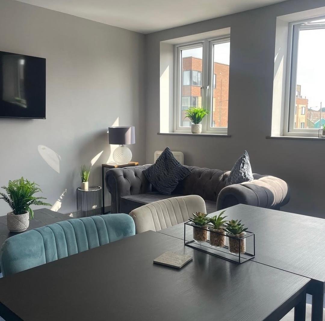 PhoenixHotelliv's tweet photo. Planning a getaway to Liverpool? Phoenix Pods are your go-to for an affordable, hassle-free stay! 🛏️✨ Our pods offer cozy comfort, secure parking, and free WiFi, with public transport just steps away. #CityBreak #Workl #Liverpool #BookDirect #CityEscape #LiverpoolStay #Pods https://t.co/GUEifmKJlR