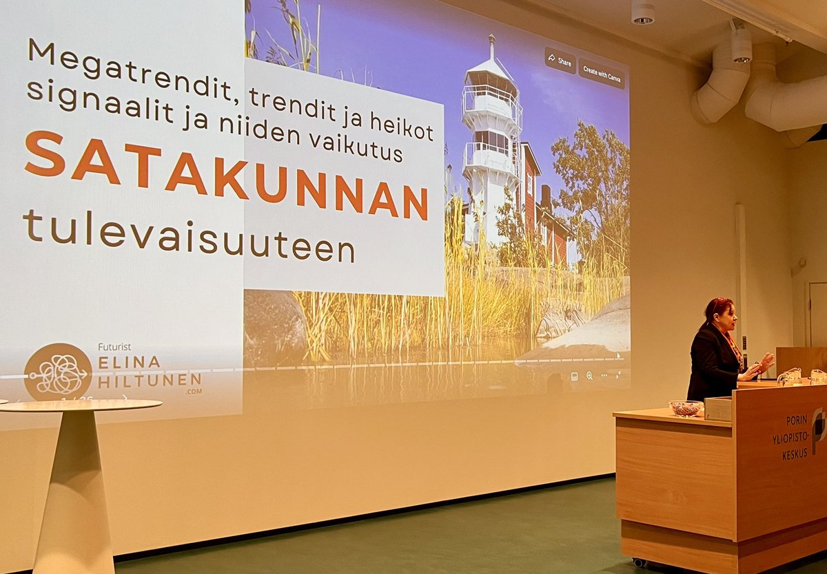 SHatanpaa's tweet photo. Futuristi Elina Hiltunen pohti Satakunnan tulevaisuusfoorumissa tulevaisuudentutkimuksen paradokseja - vaikka tulevaisuutta ei tarkasti voi ennustaa, on tärkeää antautua tutkimaan vaihtoehtoisia tulevaisuuksia. Tätä esimerkiksi puolustusvoimat tekee. https://t.co/7H19CVPrHf