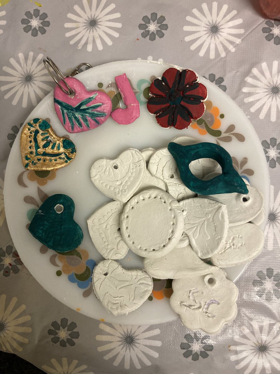 Pearls_Project's tweet image. Creative times at group, creating together chatting &amp;amp; laughing together . We try to create spaces where women can come as they are to chat, eat, get support if needed. Women have told us it’s important to have space just for them to be away from the normal hostel life sometimes.