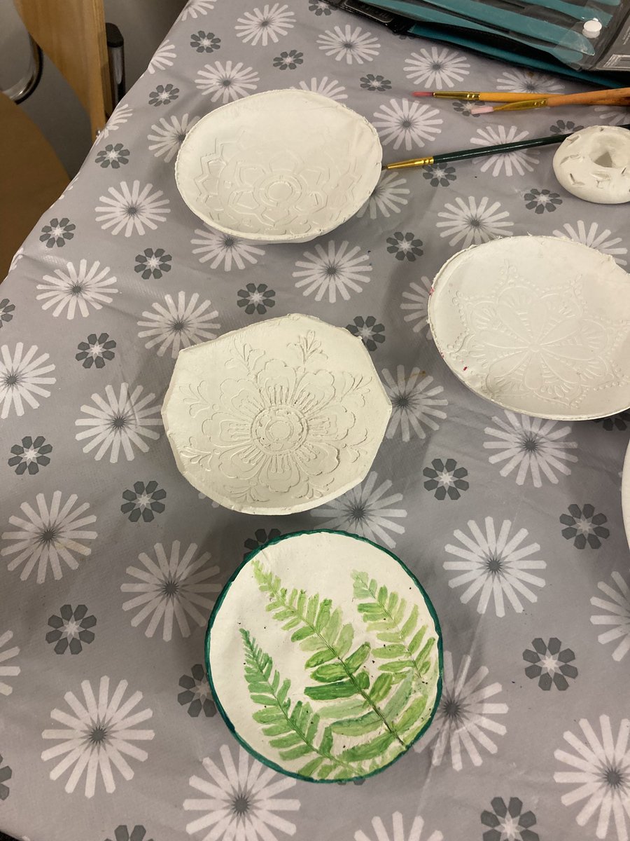 Pearls_Project's tweet image. Creative times at group, creating together chatting &amp;amp; laughing together . We try to create spaces where women can come as they are to chat, eat, get support if needed. Women have told us it’s important to have space just for them to be away from the normal hostel life sometimes.