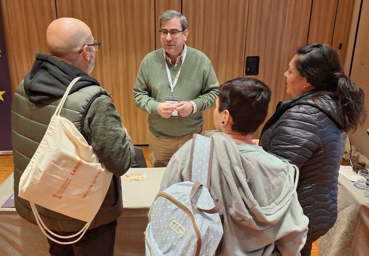 GVAlabora's tweet photo. #Labora y @EuresSpain han participado en la 2ª Feria de Economía Sostenible, #Empleo y Nuevos Yacimientos para población Inmigrante y en riesgo de exclusión. 
⬆️Talleres, charlas y multitud de empresas han recogido curriculums.  #Somlabora https://t.co/0aHtplEFDe