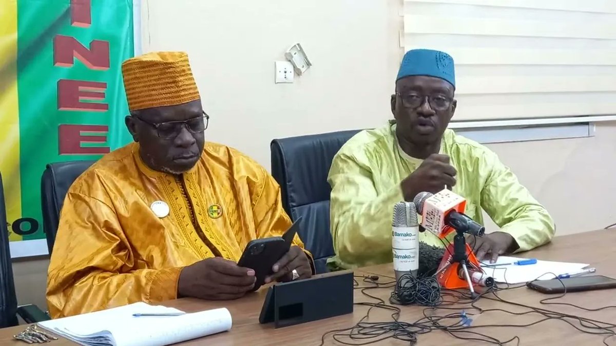 Malijetactu's tweet photo. #COREMA : Fin de clarification avec un nouveau 1er vice-président https://t.co/4Hn1hUnWdb #malijet #mali #malikoura #transition #corema https://t.co/LPxmfue4vM