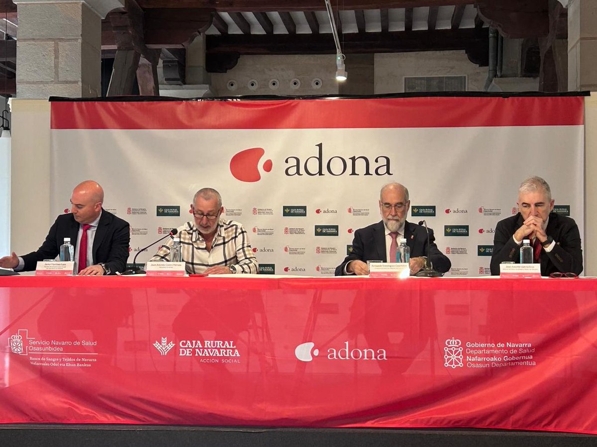 El Consejero <a href="/FdoDominguezC/">Fernando Dominguez C</a>, en la presentación de la nueva unidad móvil de <a href="/adona_oficial/">ADONA</a>: “Quiero reconocer y agradecer la labor altruista y voluntaria de los y las donantes”.

La unidad permitirá donaciones por aféresis también en los pueblos navarros. 👏
¡Gracias a todos!