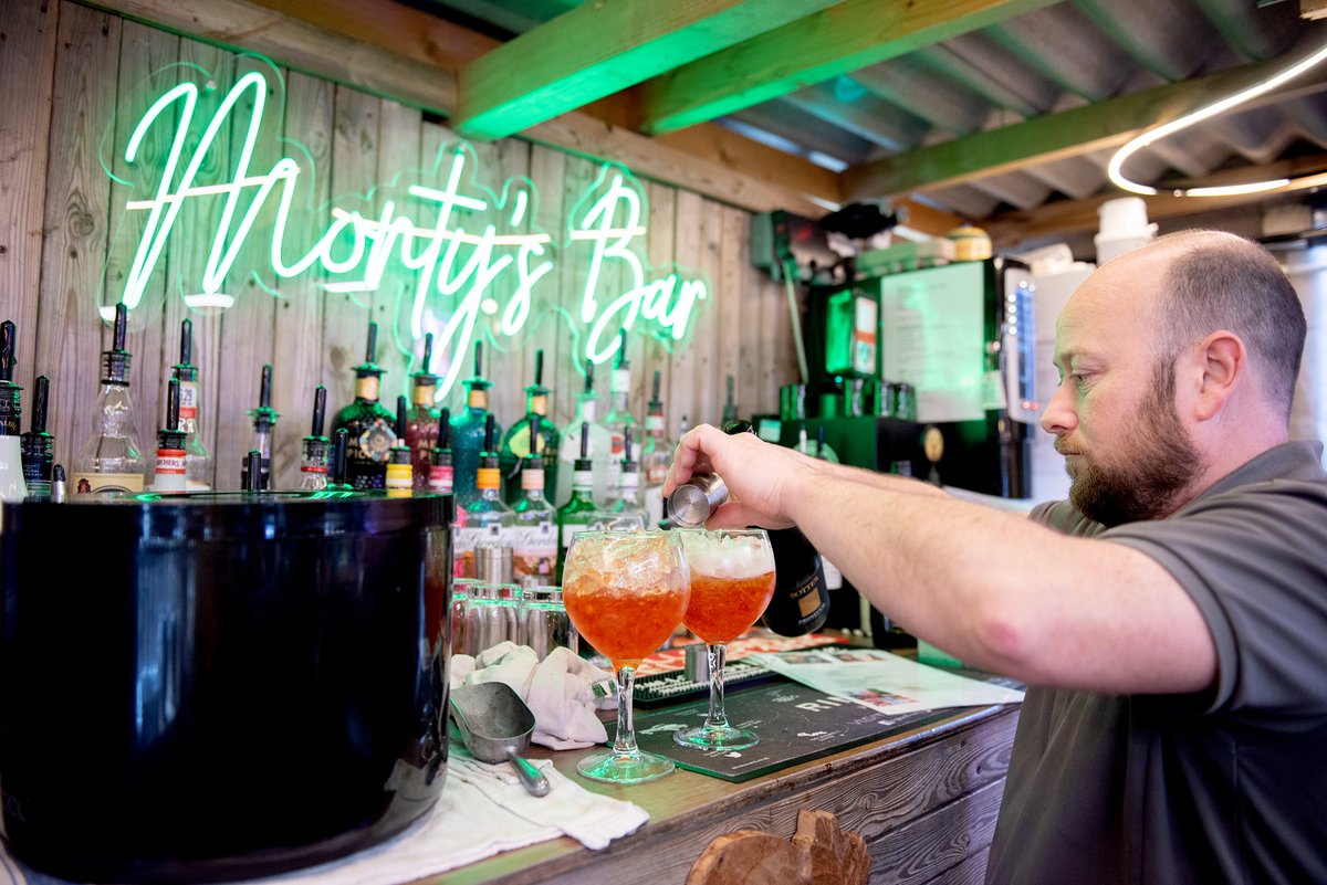 Premier Parks tweet media