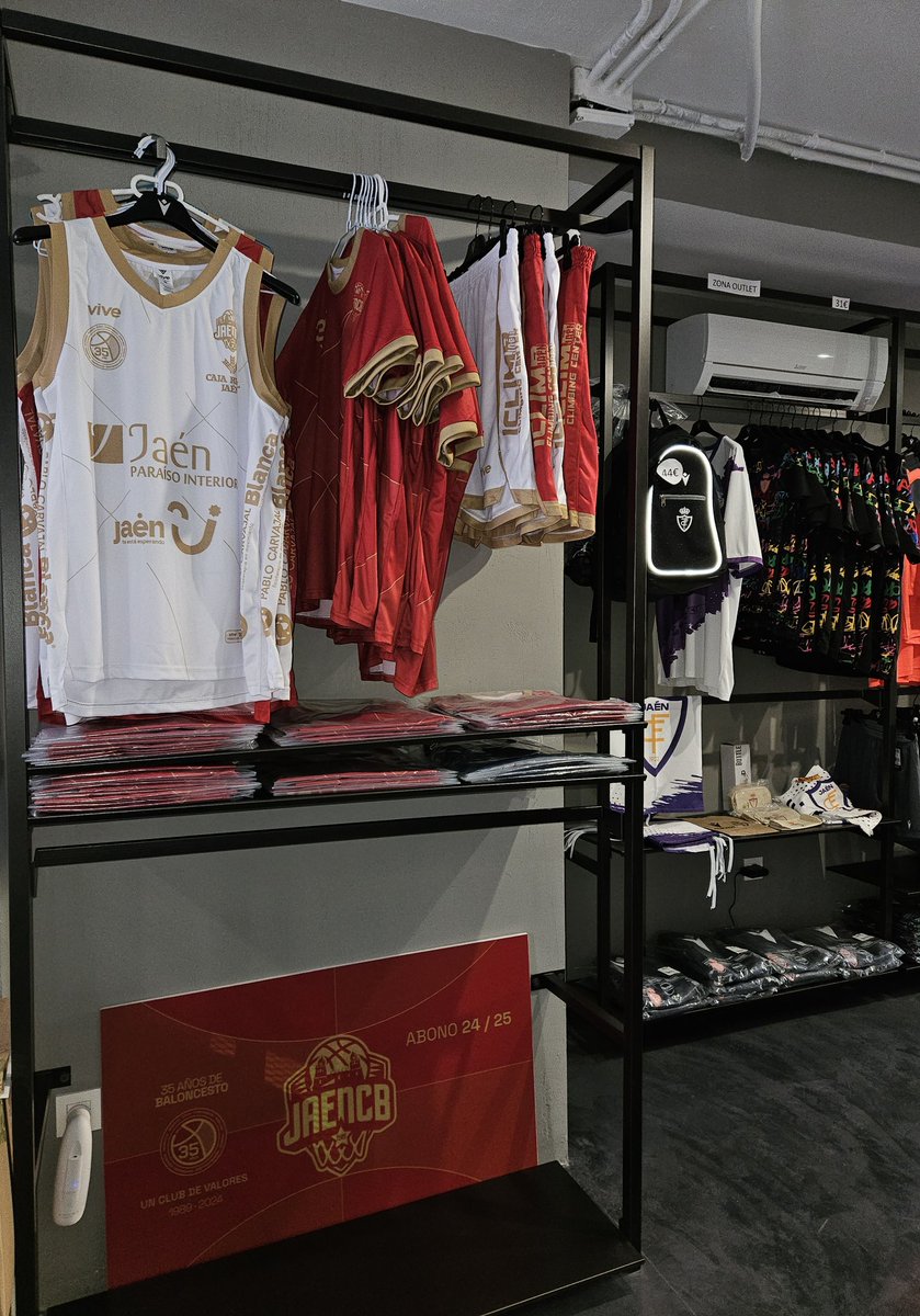 ⛹️‍♂️ 🏀
 🔴 ⚪️