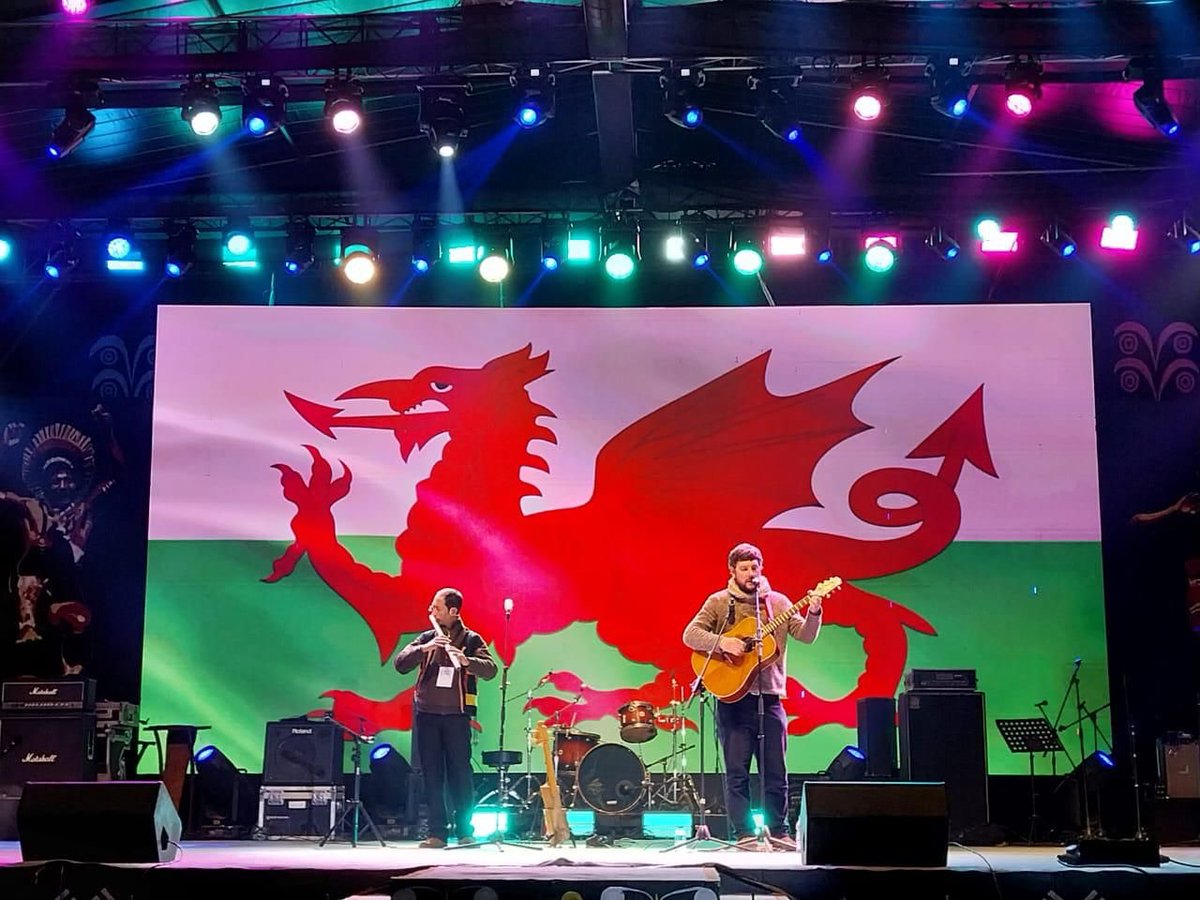 WalesinIndia's tweet image. Last Sunday founder of the Khasi-Cymru Collective, Gareth Bonello, performed alongside Benedict Hynniewta at Hornbill Festival in Nagaland.

Hornbill, known as the ‘Festival of Festivals’ is one of the biggest cultural festivals in India and brings together thousands of people.