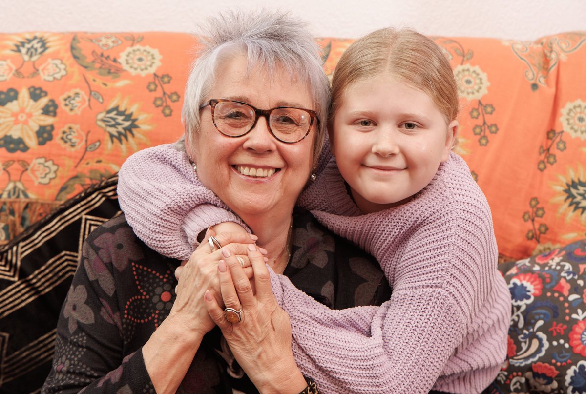CRUKScotland's tweet photo. 🎄Day 4🎄Thank you Rosa, a CRUK Campaigns Ambassador, who recently met with politicians to urge them to back new laws to make it illegal to sell tobacco to anyone born on or after 1st January 2009. Rosa hopes the restrictions will protect her granddaughter Kasia from the harm caused by tobacco.
Wishing you both a very happy Christmas. #12DaysOfChristmas #SmokefreeUK