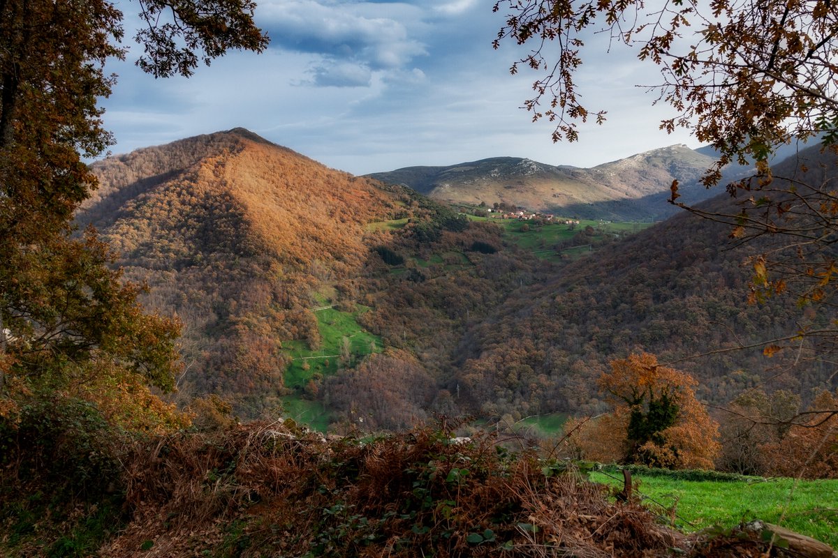 Recuerdos por Peñarrubia en la ruta 'Niñandi' de hace un par de semanas, con un tiempo mucho más estable que el que tenemos ahora. Tenemos que agradecer esta galería tan chula a Jesús Ángel Bueno Sáez, que además de acompañarnos ahora nos cede estas fotos