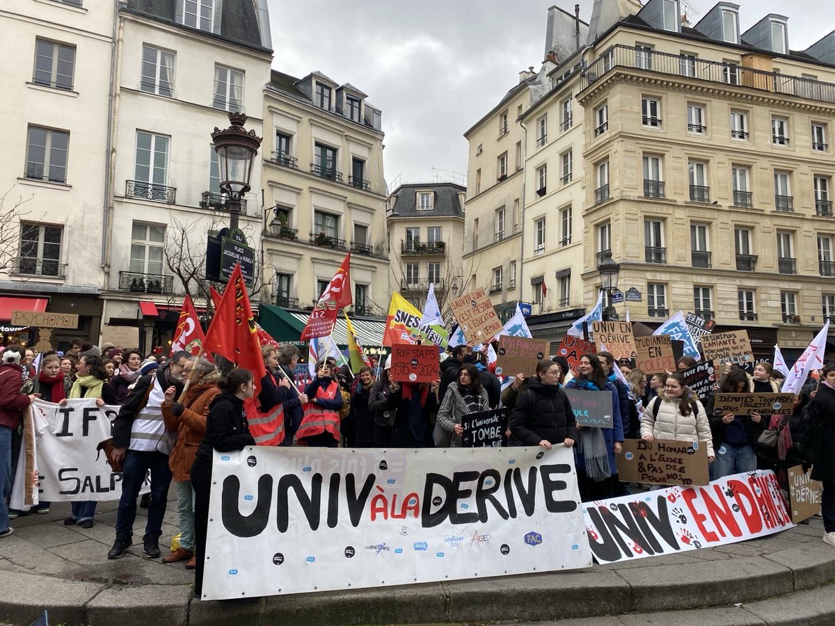 ‼️L’intersyndicale présente devant le ministère de l’enseignement supérieur et la recherche pour défendre le service public de l’ESR‼️#budget2025 #10DECEMBRE2024 ✊✊👇👇