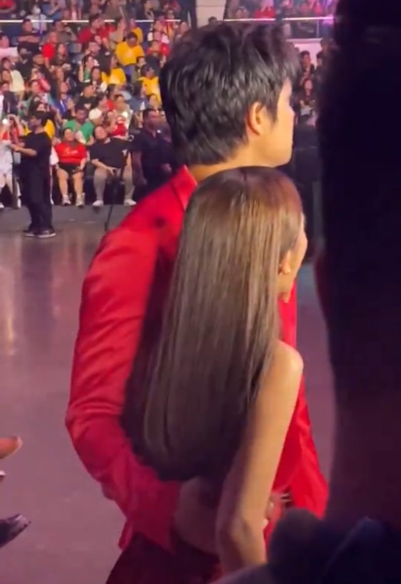 deebeeeeeeee3's tweet photo. I THINK SABI N BELLE HERE IS “ANGLE KO TO” HAHAHAHA CUTESIES🤍

DONBELLE MATTCHAyang PASKO

#BELLEUNderTheMistletoe
#WonDONNYfulChristmas 

 https://t.co/nNGiJiHmpb