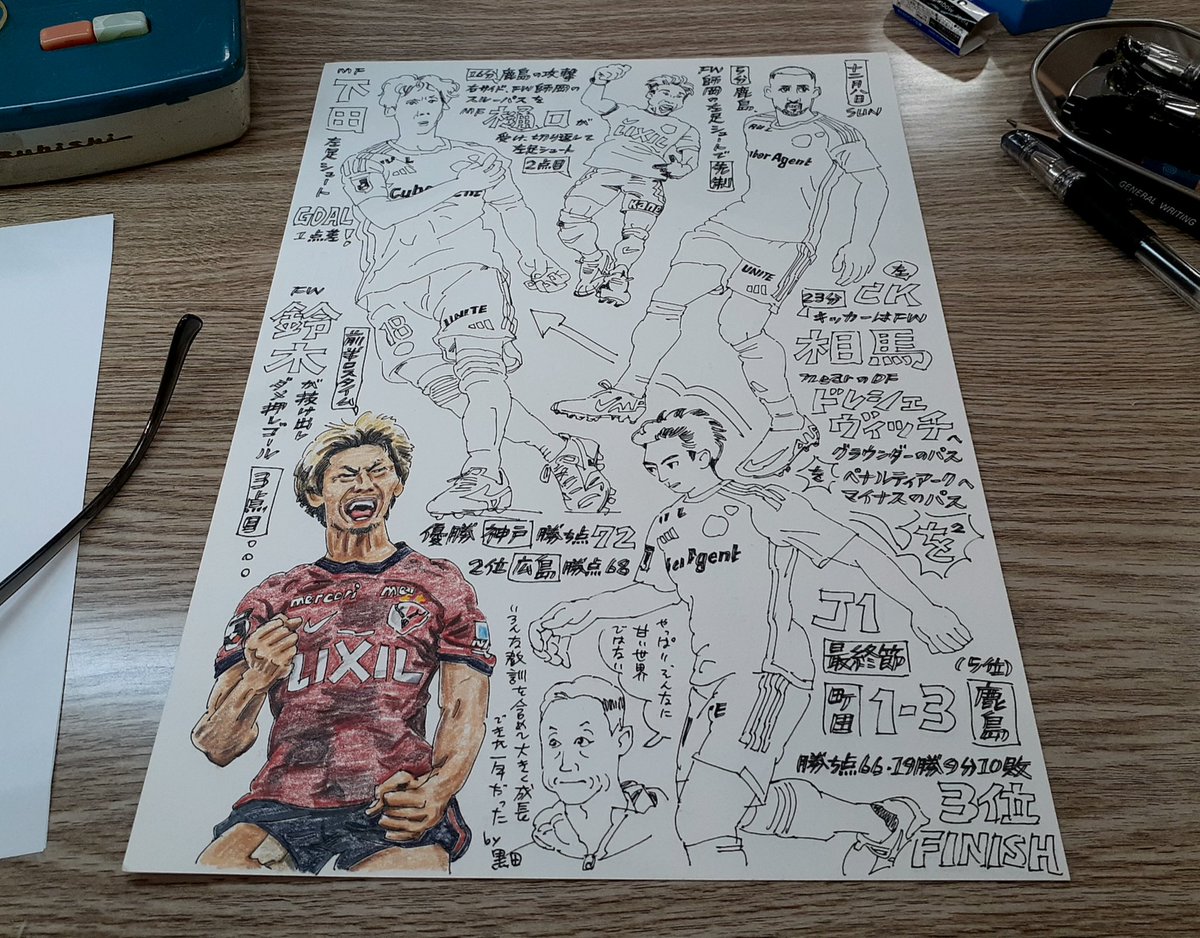 ギャラリー隅に置いた学校机で鹿島戦を描いています。今日はここで時間切れ。続きは、また明日。ギャラリー・パリオでお待ちしております！