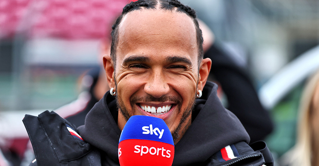 Zum Mercedes-Abschied: Lewis Hamiltons getragenen Formel 1-Rennanzug mit Signatur ersteigern! Mit dem Erlös wird die <a href="/SporthilfeAT/">Österreichische Sporthilfe</a> unterstützt.
unitedcharity.de/Auktionen/AT-H…

#lewishamilton <a href="/SkySportNews/">Sky Sport News</a> <a href="/SkySportDE/">Sky Sport</a> <a href="/MercedesBenz_DE/">Mercedes-Benz Deutschland</a> <a href="/MercedesAMGF1/">Mercedes-AMG PETRONAS F1 Team</a> <a href="/MST_Formel1/">Motorsport-Total.com</a> <a href="/formel1_DE/">Formel1.de</a> <a href="/MSM_Online/">Motorsport-Magazin</a>