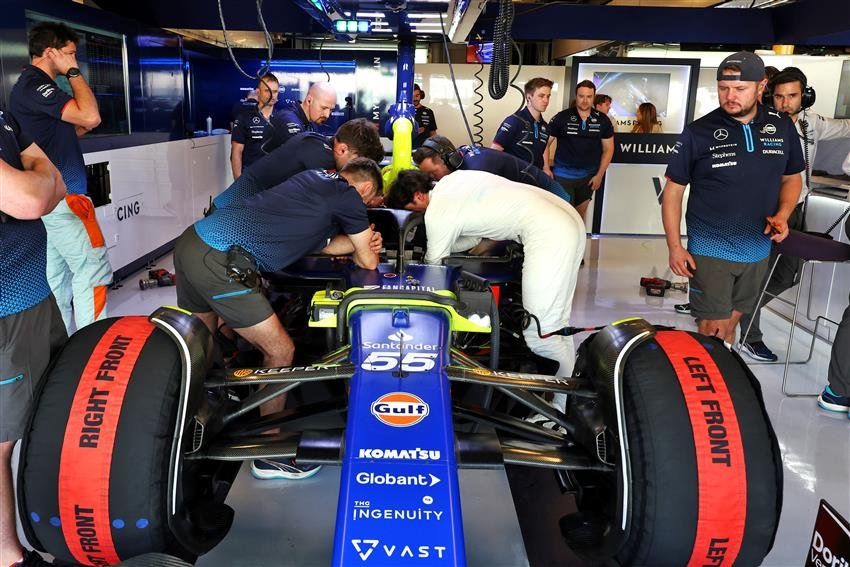 sextappen's tweet photo. Carlos Sainz, everyone: gets podium on sunday, puts 200 km on monday, 630 km+ on tuesday, refuses to break for lunch, gets called a workaholic and is now building the car himself. https://t.co/3dUQGs6BB6