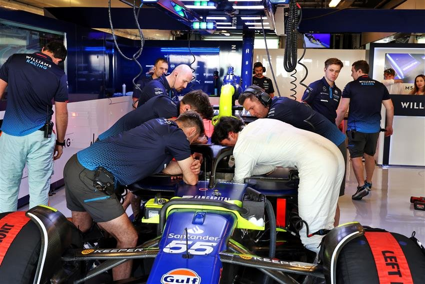 Carlos Sainz, everyone: gets podium on sunday, puts 200 km on monday, 630 km+ on tuesday, refuses to break for lunch, gets called a workaholic and is now building the car himself.