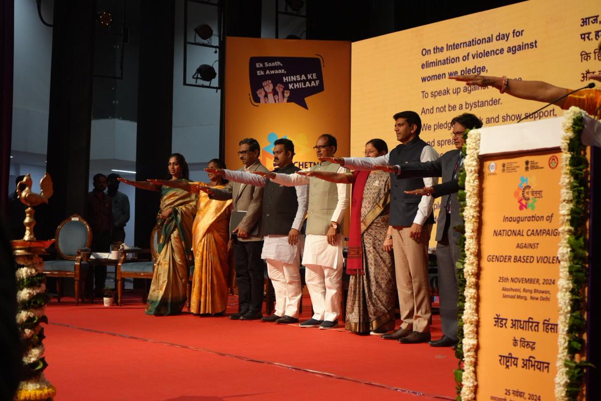 unwomenindia's tweet photo. 🧡 #HappyHumanRightsDay!!🧡 
Today we conclude #16DaysOfActivism for 2024, a global call to end violence against women &amp; girls. Reflecting back on the activities, @UNWomenIndia, with @MinistryWCD, launched #AbKoiBahanaNahi, urging action to #EndGBV
👉 https://t.co/qw9AKG4Xbk
1/16 https://t.co/CaD5WF9SM6
