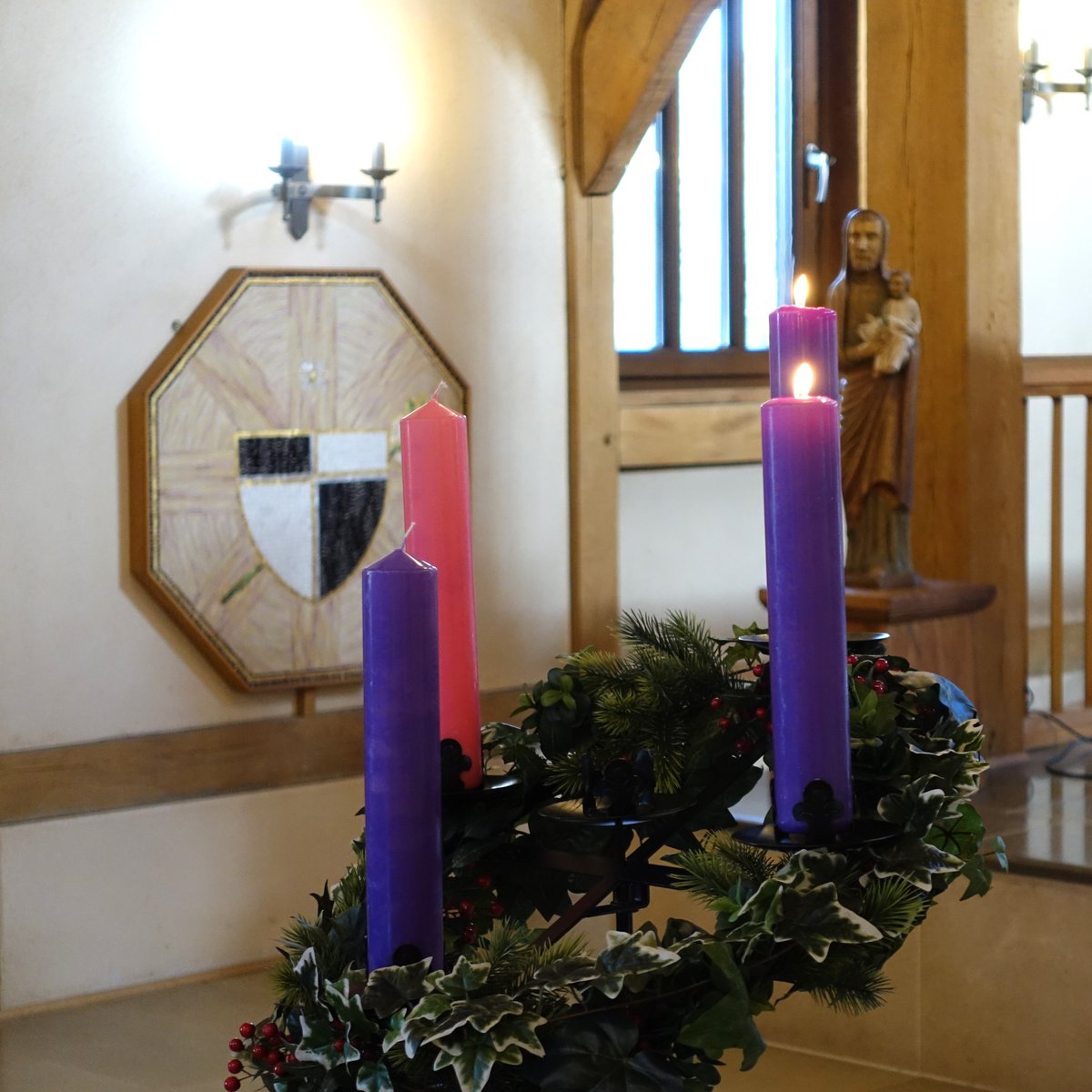DomSrStJoseph's tweet photo. Let us adore the Lord, the King Who is to come.
#advent #2ndweekofadvent #adventwreath #chapel #dominican #Jesusiscoming https://t.co/0rcEAXh02l