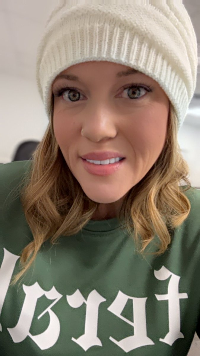 Good morning Findom,
As the sun breaks through the horizon, your self control breaks along with it. You’re clinging to it with every bit of strength you have. It’s not enough. It will never be enough. Let it go love. Let my current wash over you, feel the power in total