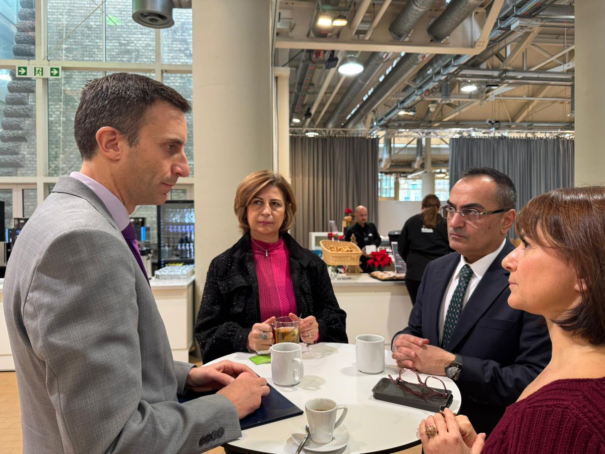 TBB's tweet photo. TBB Encümen ve #CEMR Türkiye Siyasi Heyet Üyesi @eskisehirbb Başkanı @ayseunluce ile #TBB Genel Sekreteri @suatyildizTBB, CEMR Liderler Zirvesi programı kapsamında Avrupa Konseyi Yerel ve Bölgesel Yönetimler Kongresi (YBYK) Genel Sekreteri @MoriMathieu ile bir görüşme gerçekleştirdi.

Görüşmede YBYK tarafından ülkemizde yerel yönetimlerdeki gelişmeleri izlemek için yürütülen Yol Haritası Misyonu ve Konsey ile yapılabilecek somut iş birlikleri hakkında değerlendirmelerde bulunuldu. 

@COECongress @CCRECEMR