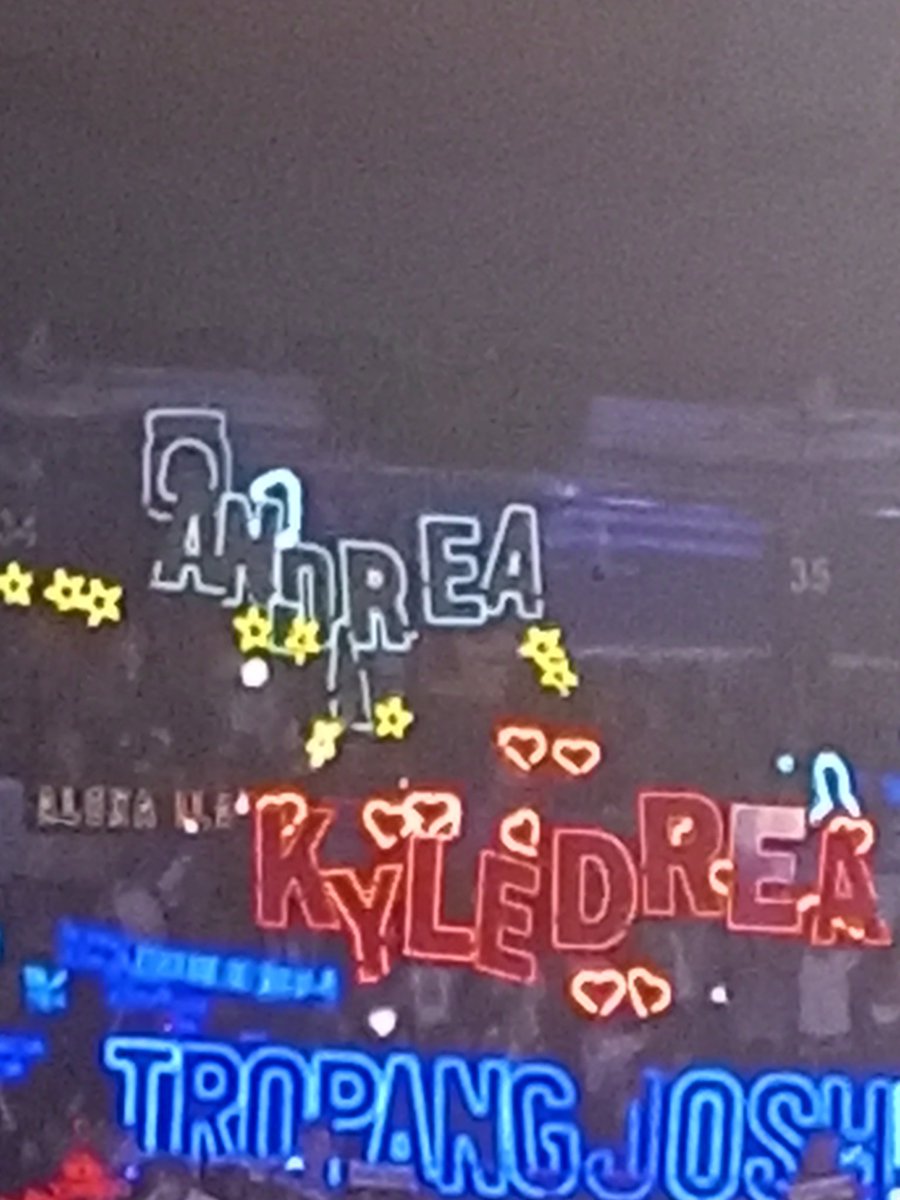 JeffOGarcia47's tweet photo. Huuuuuy, #KyleDrea fans!!! TODO NYO NA PAGMAMAHAL N'YO SA KANILA! ✨❤️💚💙

#ShineKapamilya #ShineKapamilyaChristmasSpecial #KyleEcharri #AndreaBrillanted #Blythe https://t.co/Cqk01N6txJ