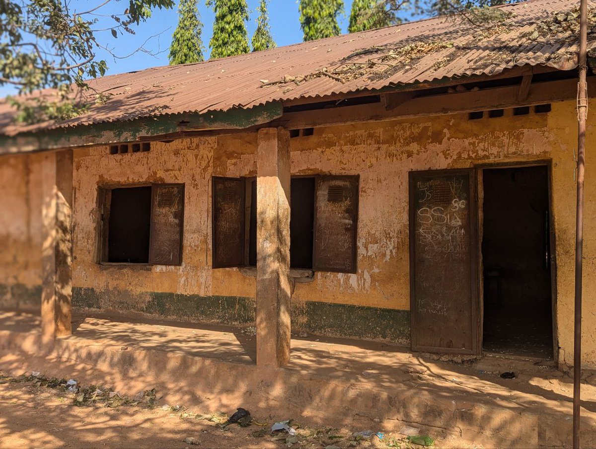 CryptosBatman's tweet photo. Over the past two weeks, I’ve been dedicating my time and effort to a special project for charity.

With the invaluable help of a local partner, I’ve been working to renovate a school and its classroom that serve 200 to 250 students daily.

The condition of the building was heartbreaking. The roof was rotten and leaking, the walls and floors were severly damaged, and the doors and windows were broken or missing entirely. It was clear that these children were learning in an environment far from what they deserved.

Here's how it looked like before the renovation started.