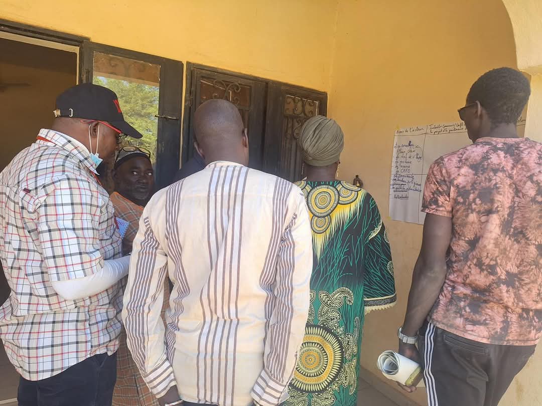 rbm_maroobe's tweet photo. Atelier d'analyse sensible aux conflits à #Koro (#Bandiagara) dans le cadre du projet #SHIELD, financé par #GFFO. Objectif : réduire les risques pour les communautés ciblées. Partenaires : autorités, leaders communautaires, PDIs, ONG. Mis en œuvre par #TASSAGHT & DRC https://t.co/HtlJOUWF9n