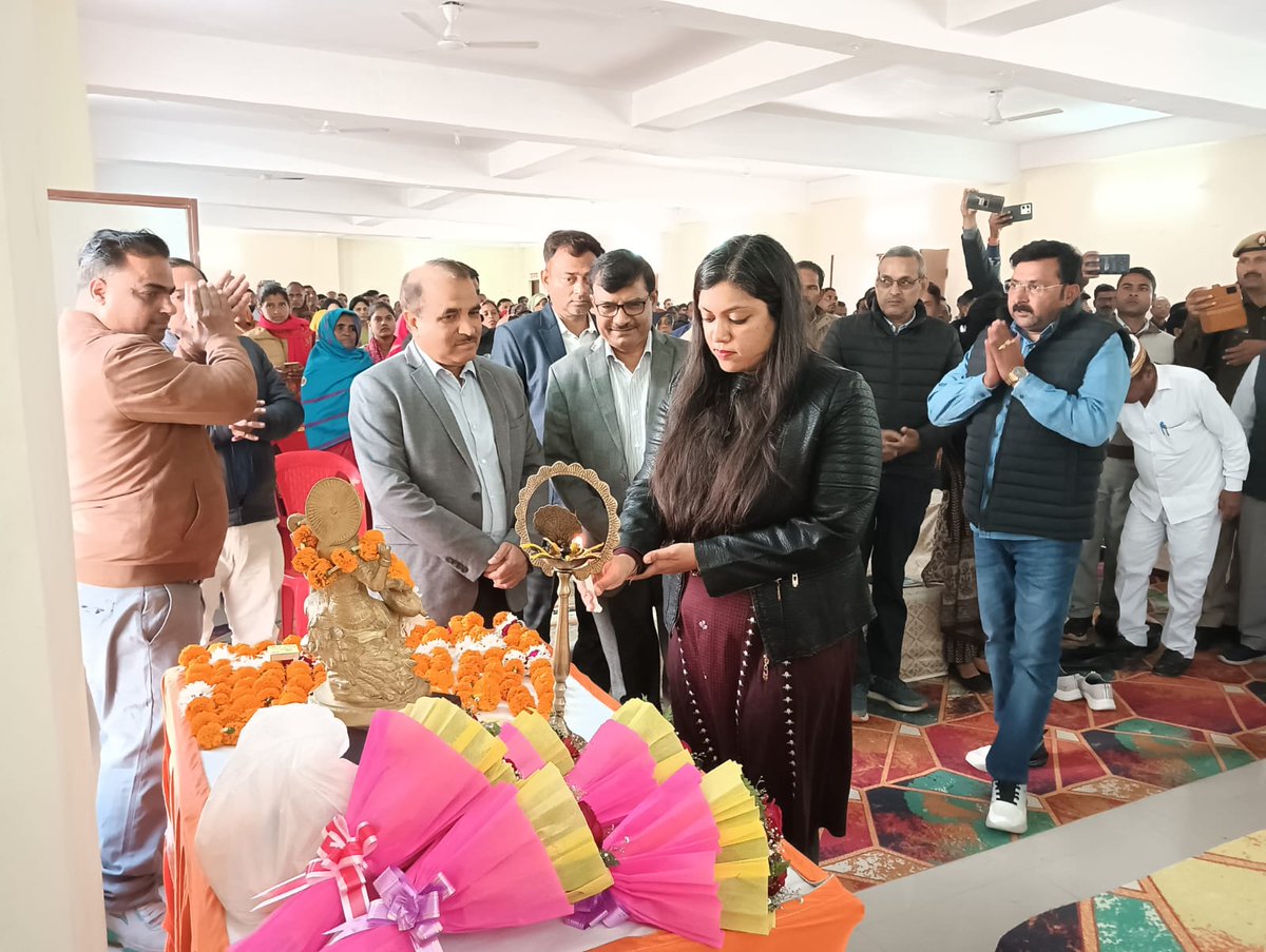 sbmgkasganj's tweet photo. जनपद कासगंज में जिलाधिकारी महोदया की अध्यक्षता में वर्ल्ड टॉयलेट डे का समापन किया गया, जिसमें अच्छा कार्य करने पर ग्राम पंचायतों को सम्मानित किया गया। जनपद के प्रधान,सचिव एवं प्रमुख गण आदि उपस्थित रहे। https://t.co/qzwEioMT6l
