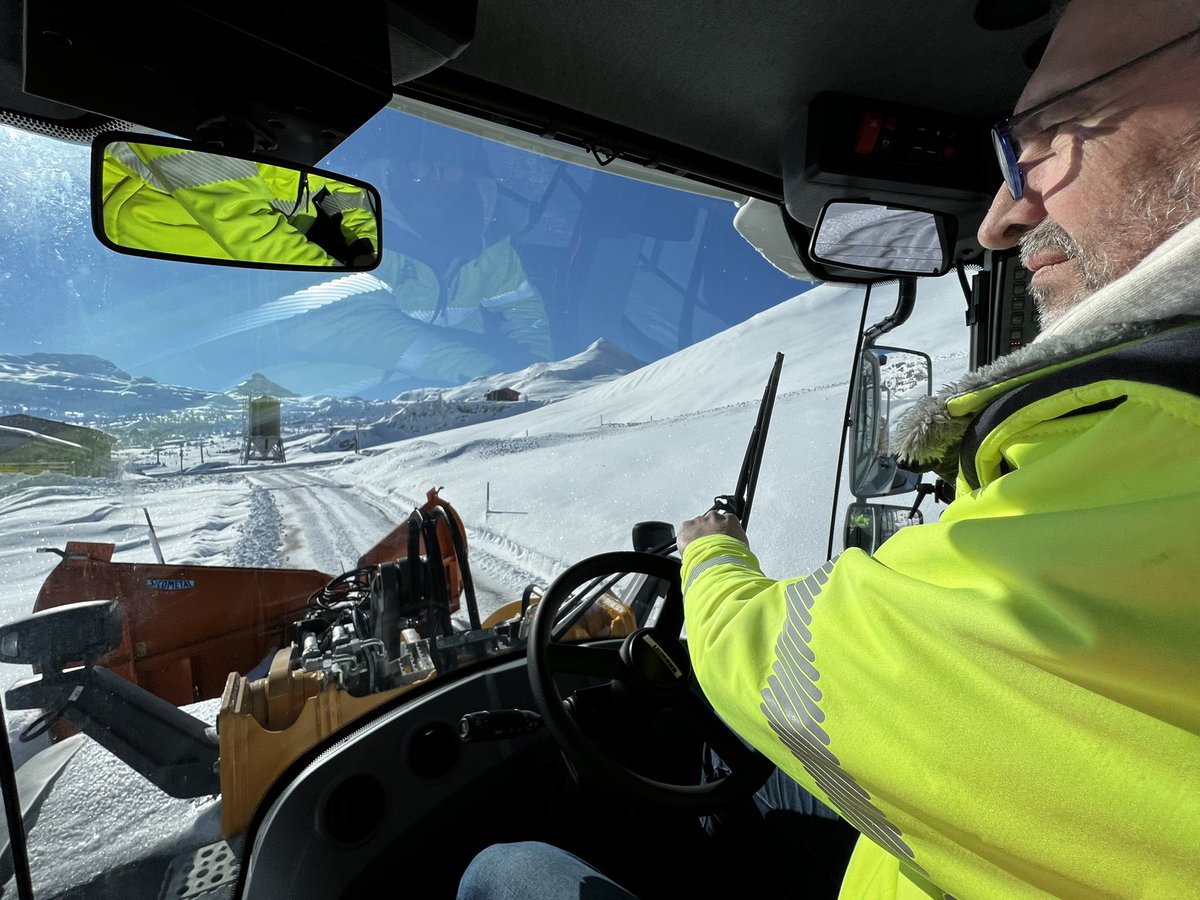 departement64's tweet photo. [Routes64] 🟢 La RD934 entre la Barrière de Pont de Camps et le Col du Pourtalet, sur le territoire de la commune de Laruns sera rouverte à compter du 10 décembre 2024 à partir de 13h00.

Suivez l’état des routes en direct ici ⬇️

https://t.co/bayeQyXNoT

#le64 https://t.co/3TcAU9FPz7